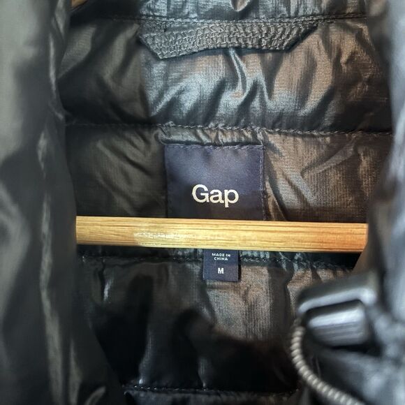 GAP Womens Black Puffer Vest Down Quilted Sleeveless Zip Pockets Sz Medium - Picture 4 of 11